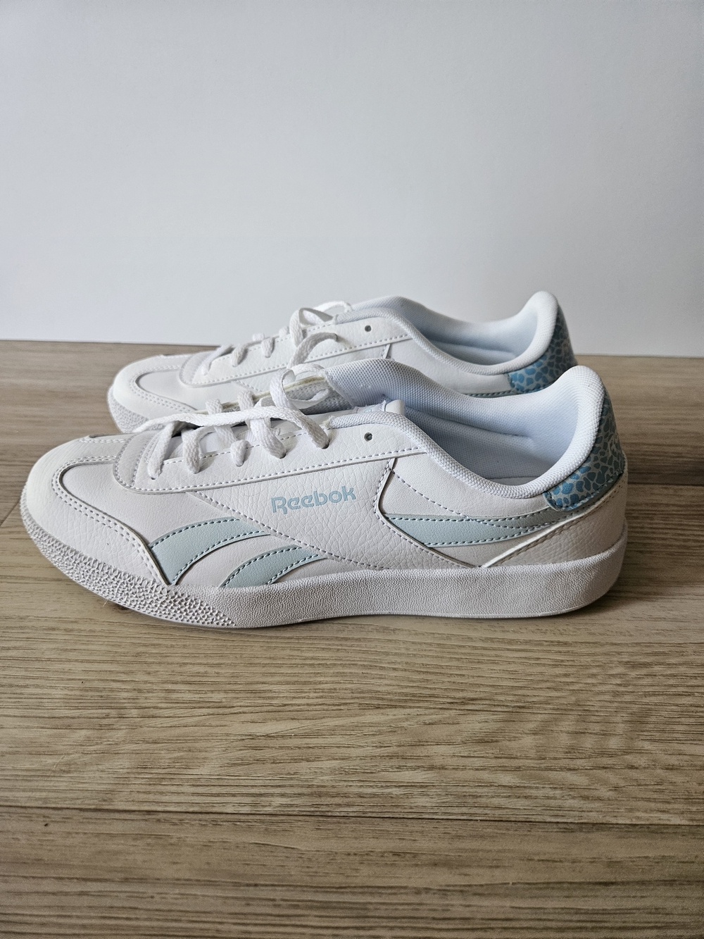 Reebok SMASH EDGE Athletic Shoe Sneaker Size US 8.5 Womens white/glass blue